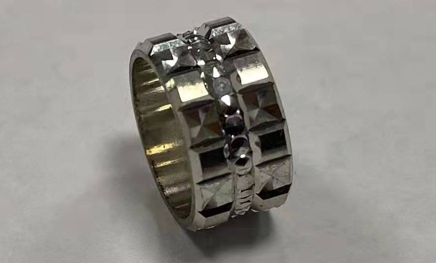 CNC Machining: How is the Diamond Pattern on the Outer Ring of the Jewelry Machined?