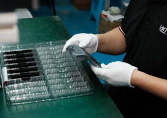 Inspection visuelle de la préparation des surfaces des pièces usinées CNC